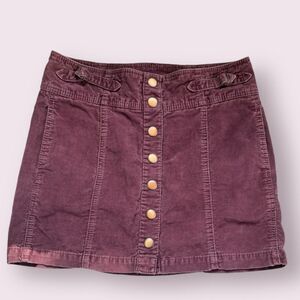 Vintage Y2K Gap corduroy miniskirt Size 8 wine color brass buttons and POCKETS